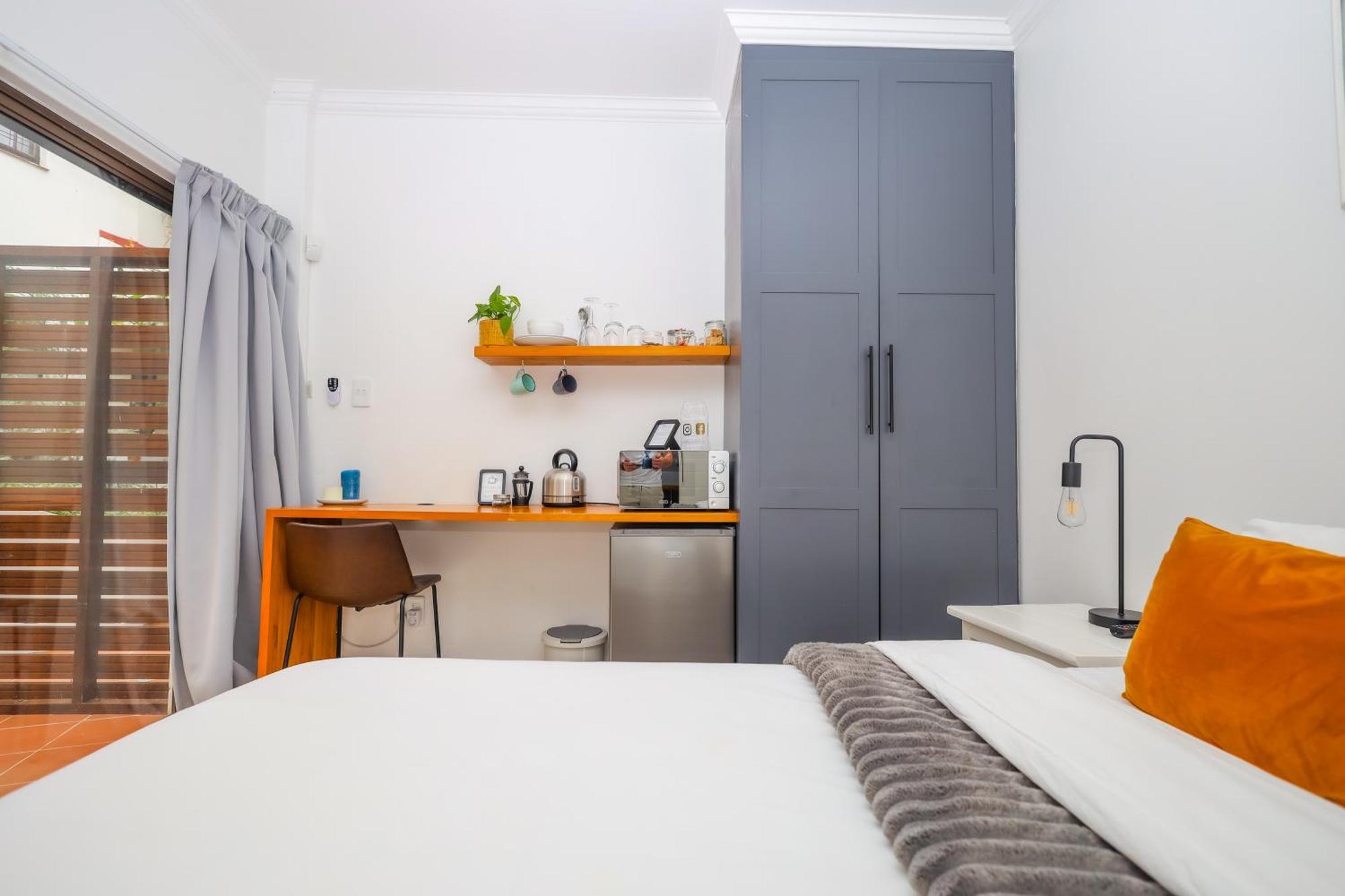 The Blue Door B&B East London Εξωτερικό φωτογραφία